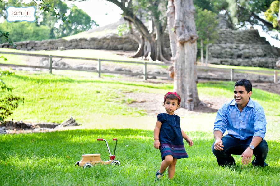 Dad watches his daughter during this Family Photogarphy session in Aventura/Miami.